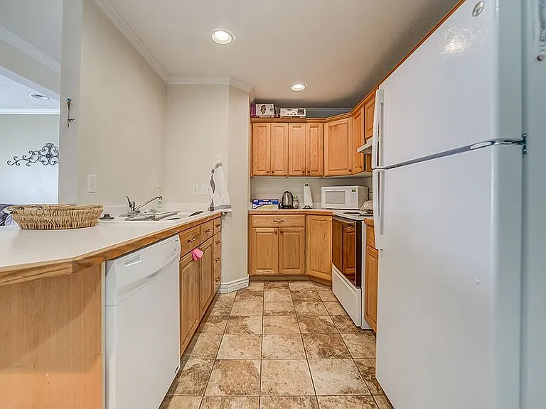 1547 N Riverside Ave #51 — Photo 6