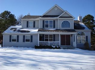 26 Winterberry Dr, Middle Island, NY 11953
