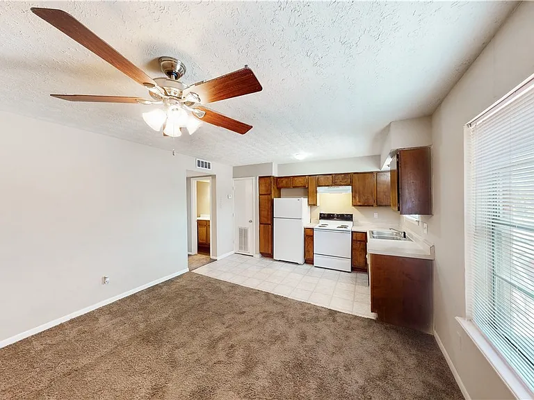 303 Spruce St #3 — Photo 2