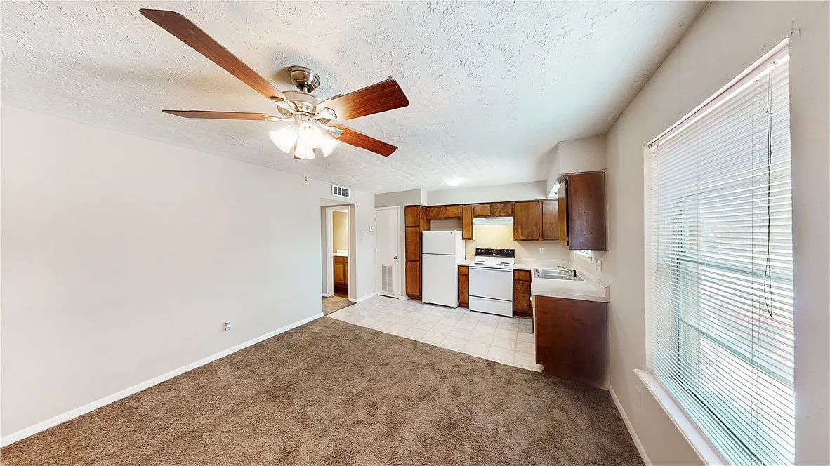 Building Photo - 303 Spruce St #3