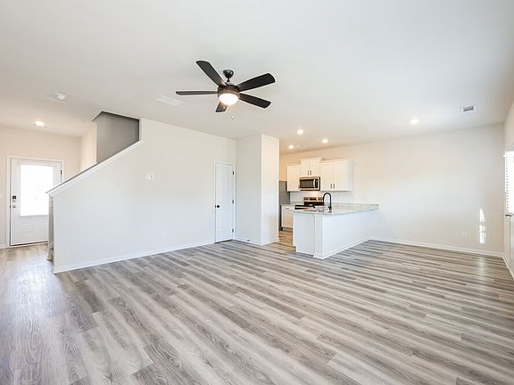 5th image of 398 Egret Ct