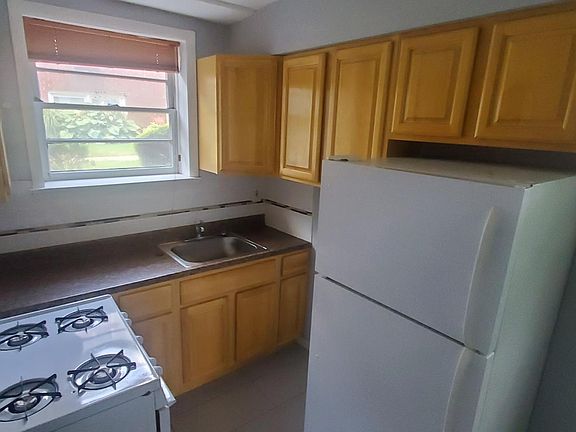 4th image of 476 Joralemon St APT D1