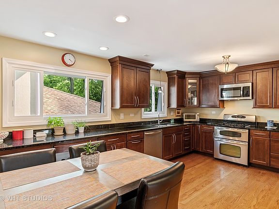 5th image of 441 Broadview Ave