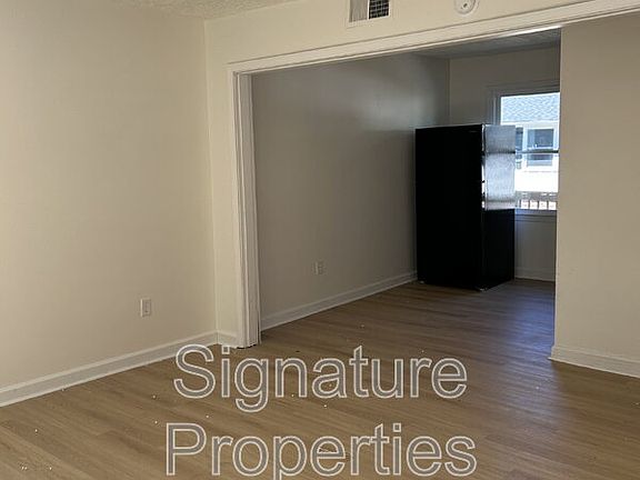 3rd image of 1055 Rives Rd APT 3