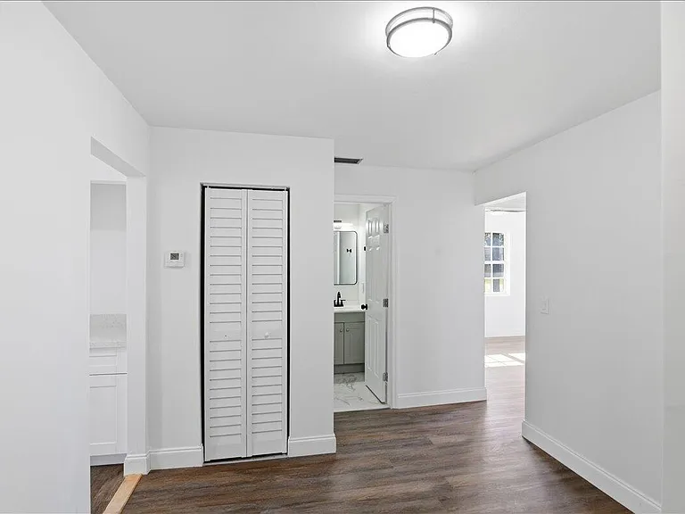 270 SW 10th Ave — Photo 21