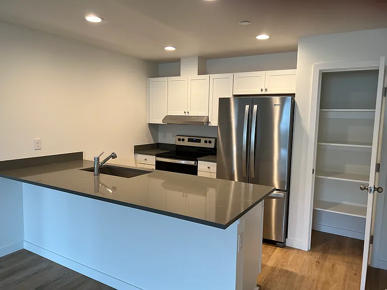 314 SW Washington Ave #102 — Photo 9