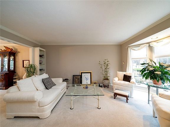 5th image of 24 Woodfield Dr