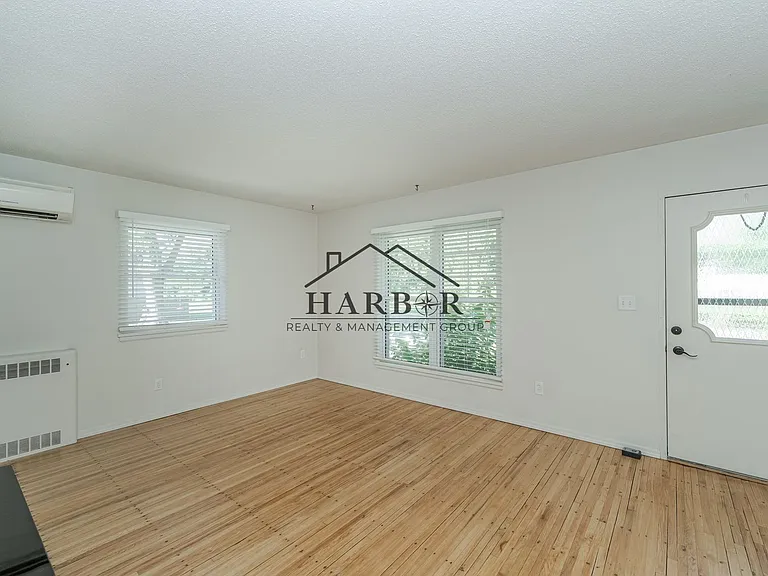 712 10th Ave SE — Photo 4