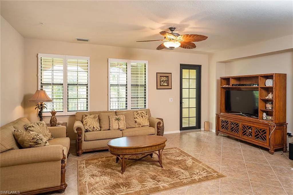 3 bed, 2.0 bath, 1674 sqft, $6,000 — Photo 2