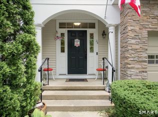 28 Woodcrest Ln #28, Danbury, CT 06810