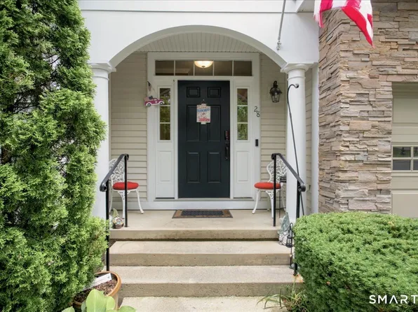 28 Woodcrest Lane #28, Danbury, CT 06810
