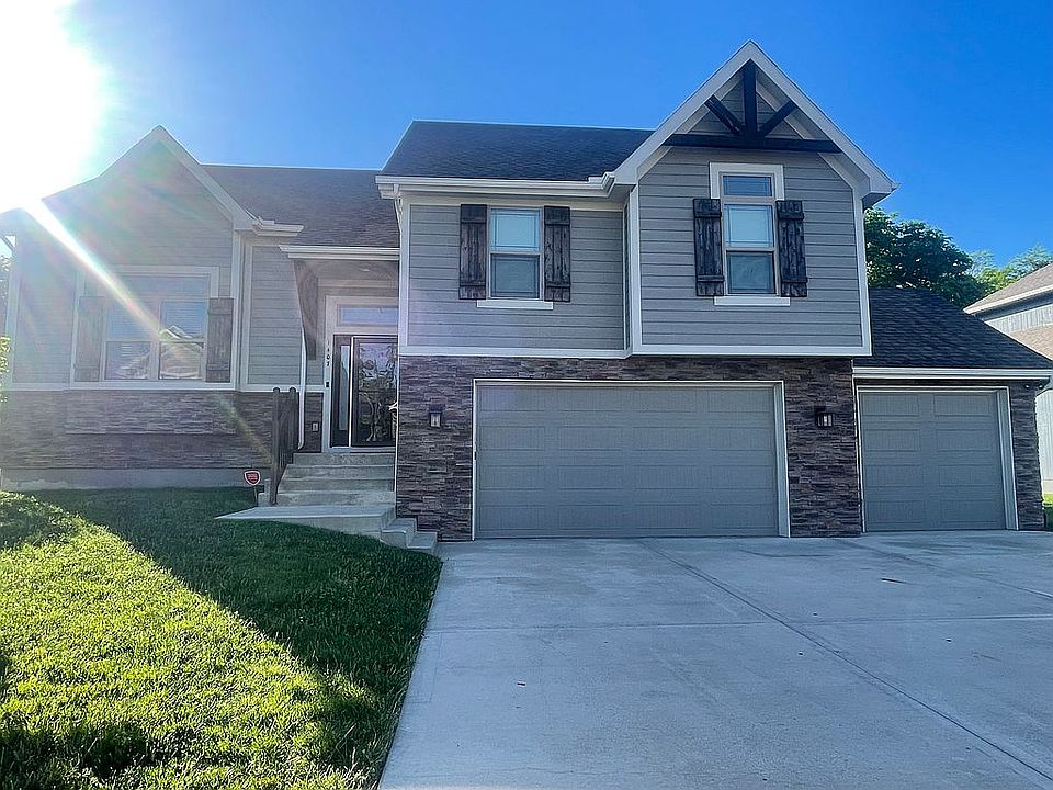 1st image of 1407 NW Red Oak Ct