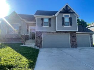 1407 NW Red Oak Ct, Grain Valley, MO 64029