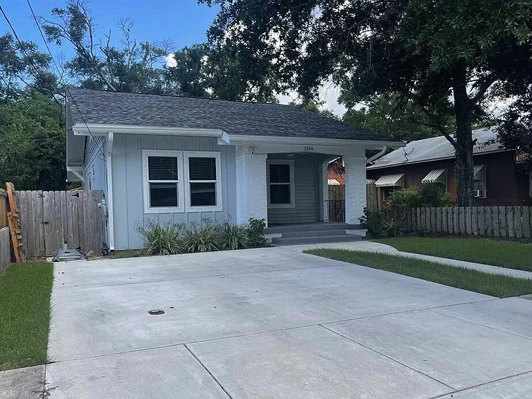 1106 W Gregory St — Photo 2