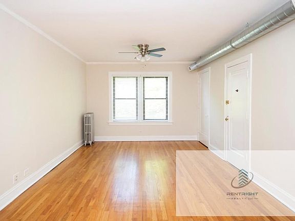 5th image of 1249-55 W Henderson St #12552