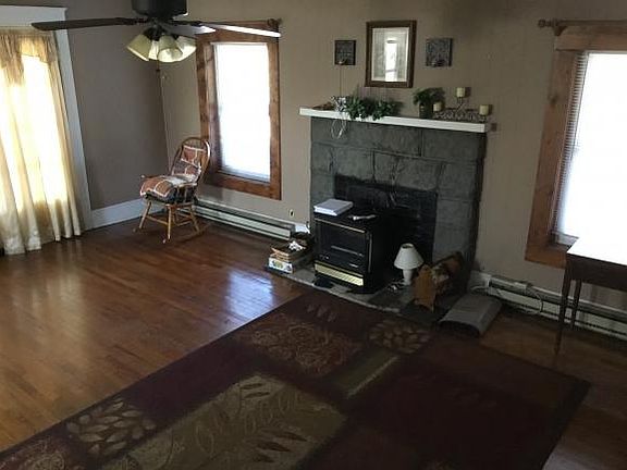 3rd image of 46 Roanoke Cir