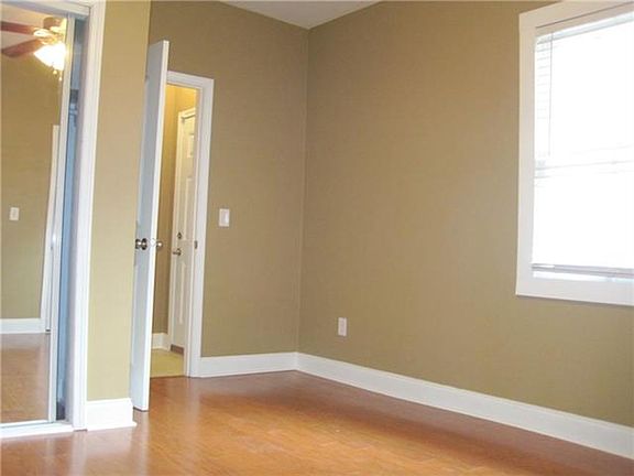 5th image of 825 Clouet St
