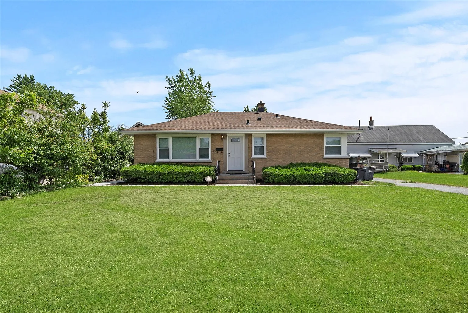 15113 Irving Ave photo 1