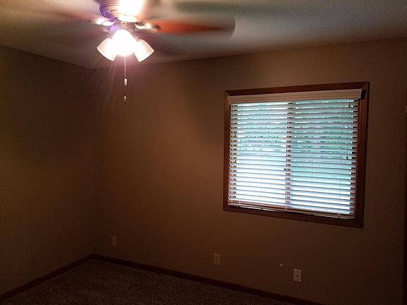 5th image of 3122 S 162nd Cir