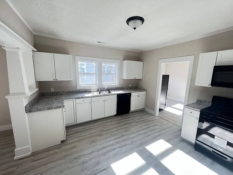 2251 N Rogers Ave — Photo 6