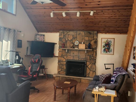 3rd image of 257 Trapper Springs Ln