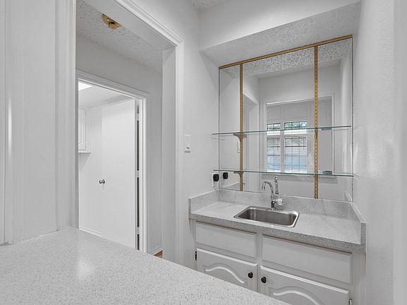 4th image of 4031 Saint Christopher Ln #4033