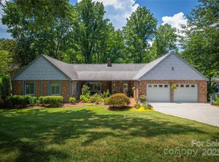 130 Mimosa Hills Dr, Morganton, NC 28655