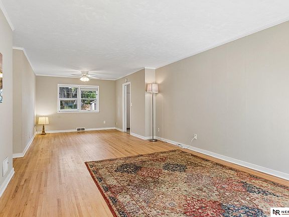 2nd image of 4918 Pratt St