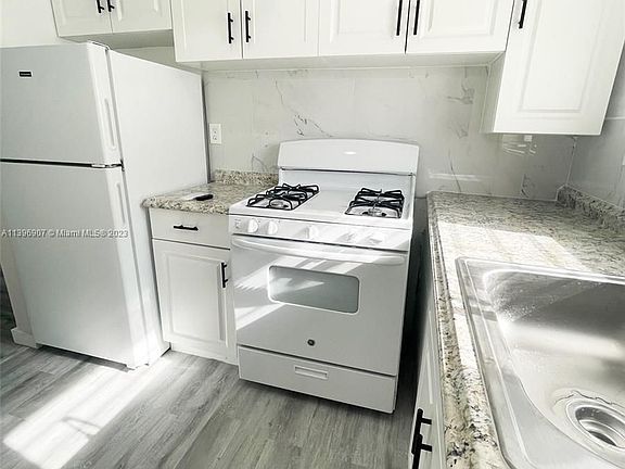 4th image of 324 Surfside Blvd APT 12