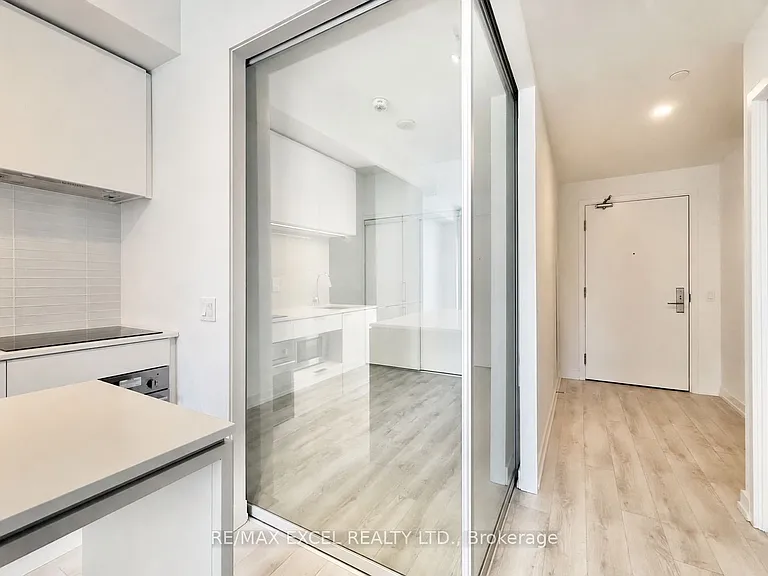 33 Helendale Ave #1012 — Photo 17