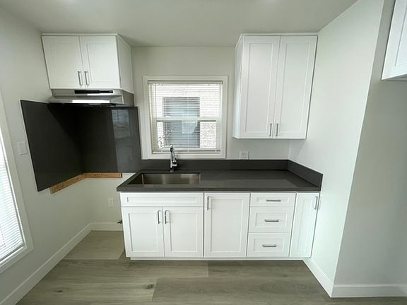 2nd image of 5219 E Ocean Blvd APT 1