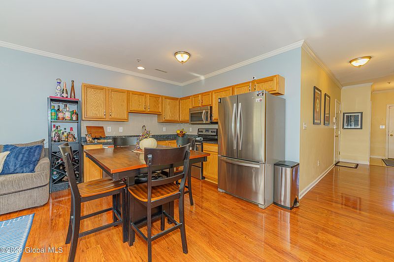 4th image of 604 Worthington Terrace