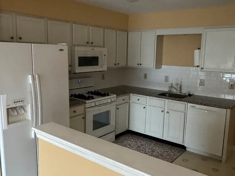 1349 Valley Dr — Photo 5