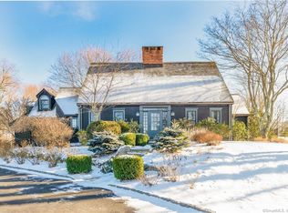 2 Hall Ln, Newtown, CT 06470