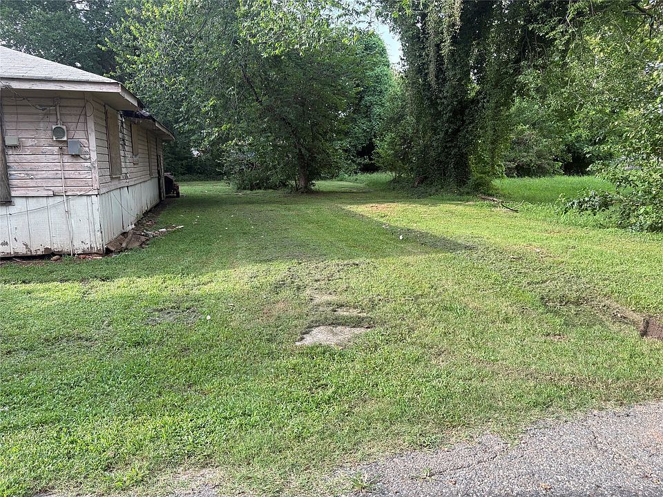 2nd image of 623 Kelly St