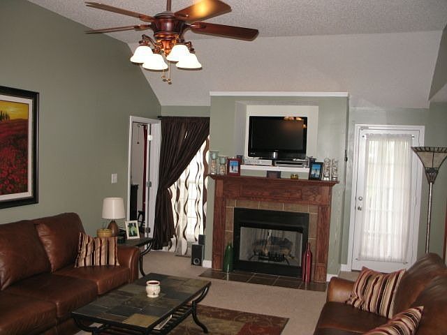 2nd image of 3717 Gracelawn Dr