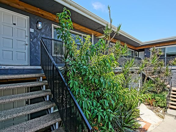 4th image of 1923 Vanderbilt Ln #D
