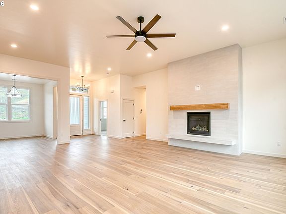 5th image of 904 SW 43rd St
