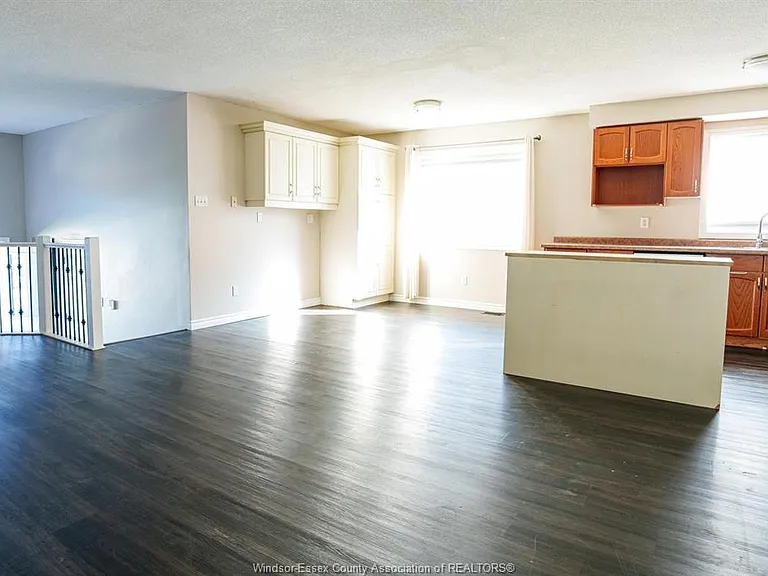 1575 Heatherglen Dr — Photo 3