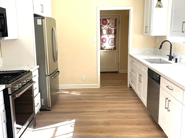 5668 Jumilla Ave — Photo 15