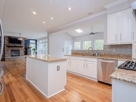 3rd image of 5515 Schueller Blvd