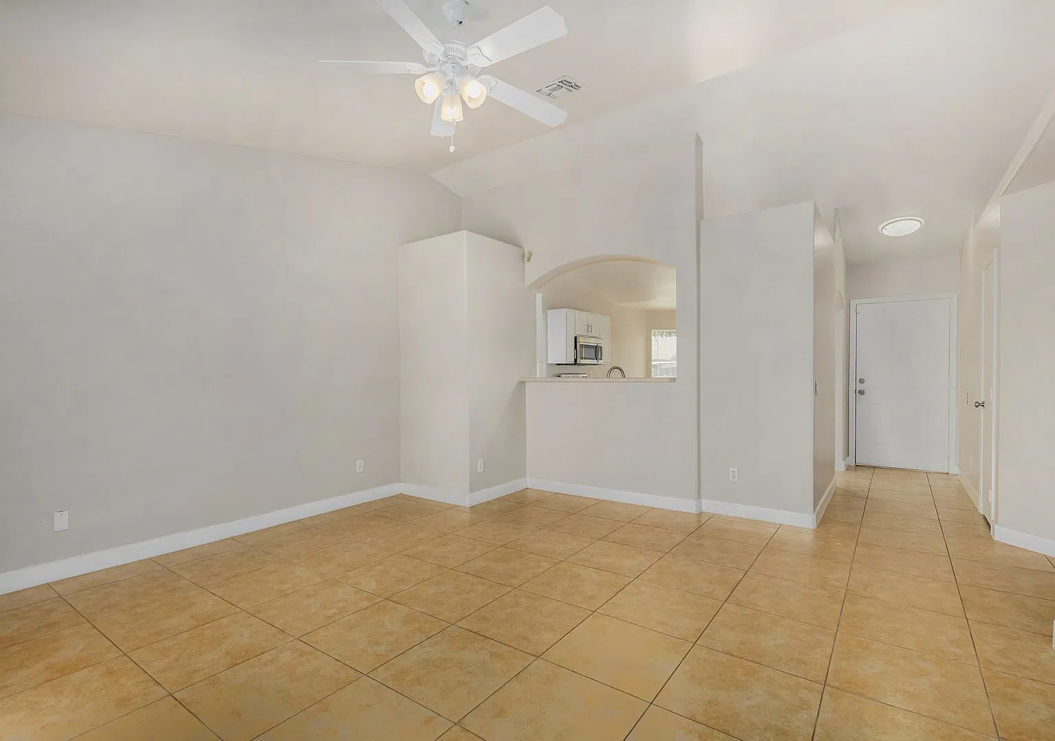 Move In Special! - Charming Updated House - 3 Bedroom 2 Bath In Great Location — Photo 3