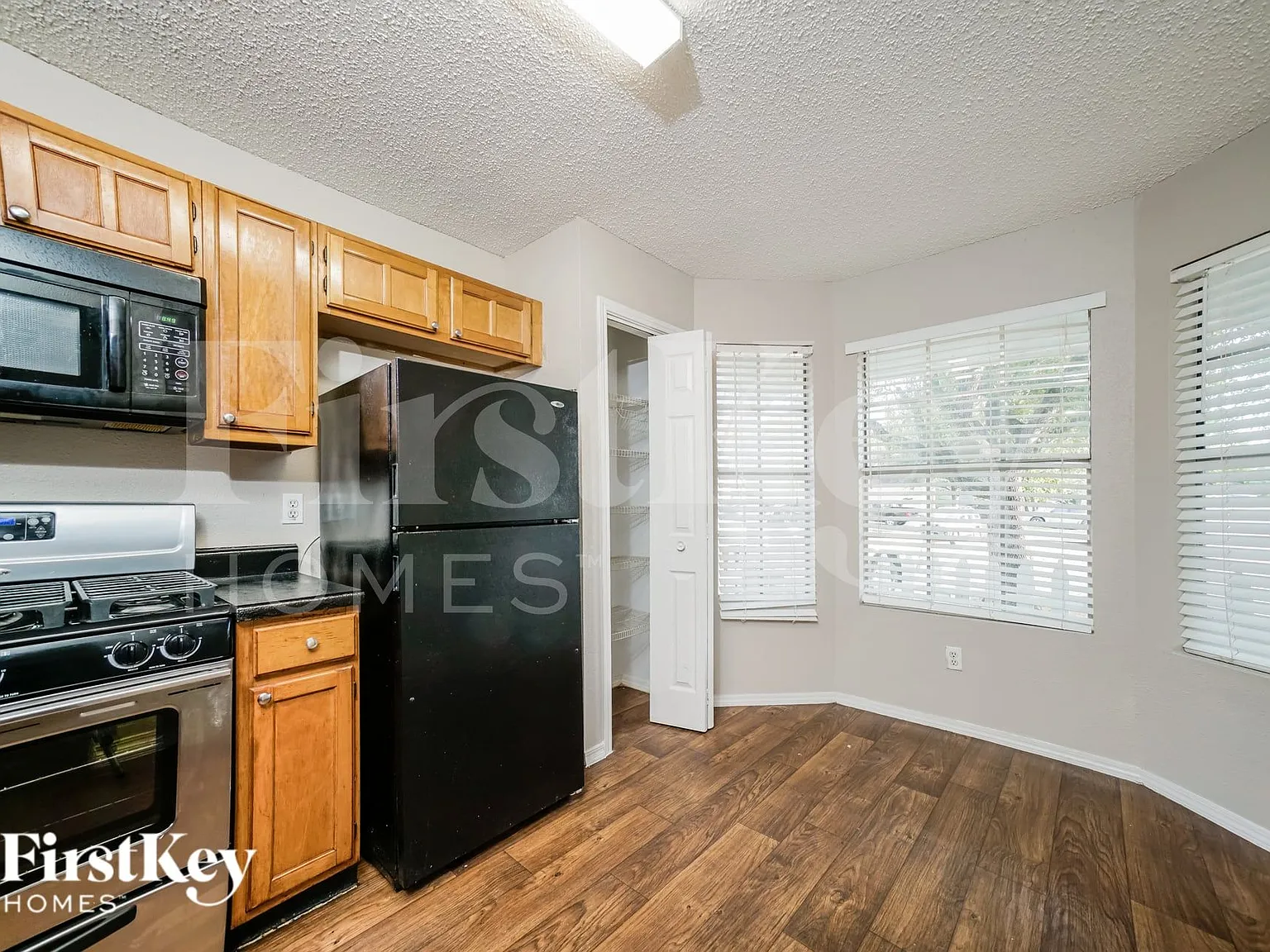 3 bed, 2.0 bath, 1436 sqft, $1,885 — Photo 4