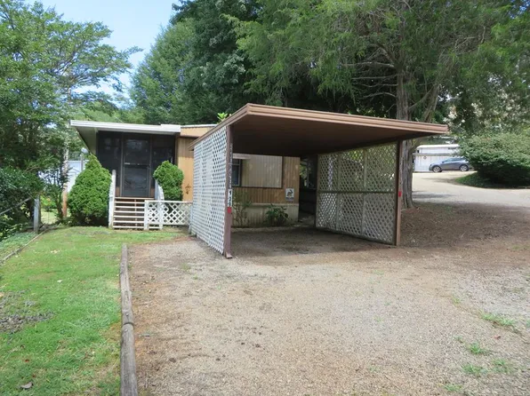 144 Maples Park Dr, Franklin, NC 28734