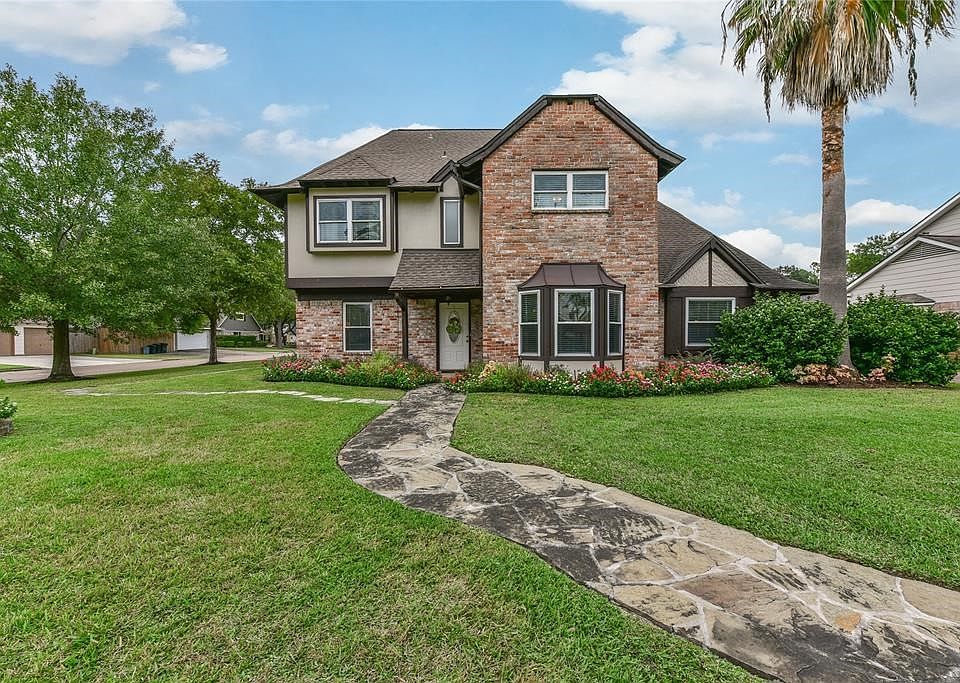 Beautiful English/Traditional home located on an expansive corner lot in Lakeside Estates.