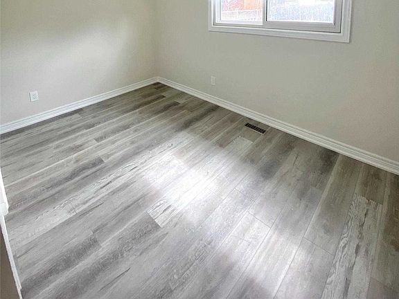 3rd image of 118 Avening Dr