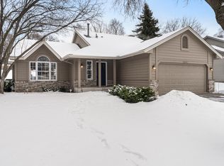 9201 La Rivier Ct, Eden Prairie, MN 55347