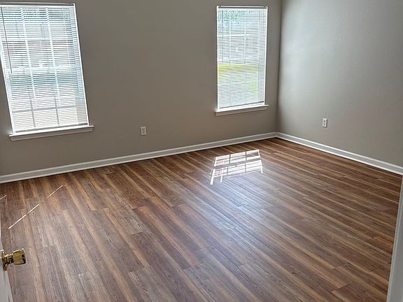 3rd image of 35 Ross Way