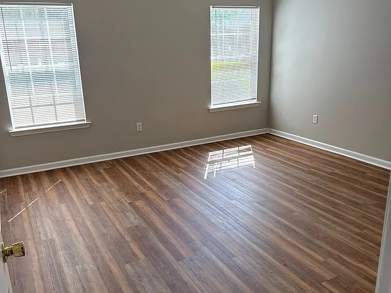 35 Ross Way — Photo 3