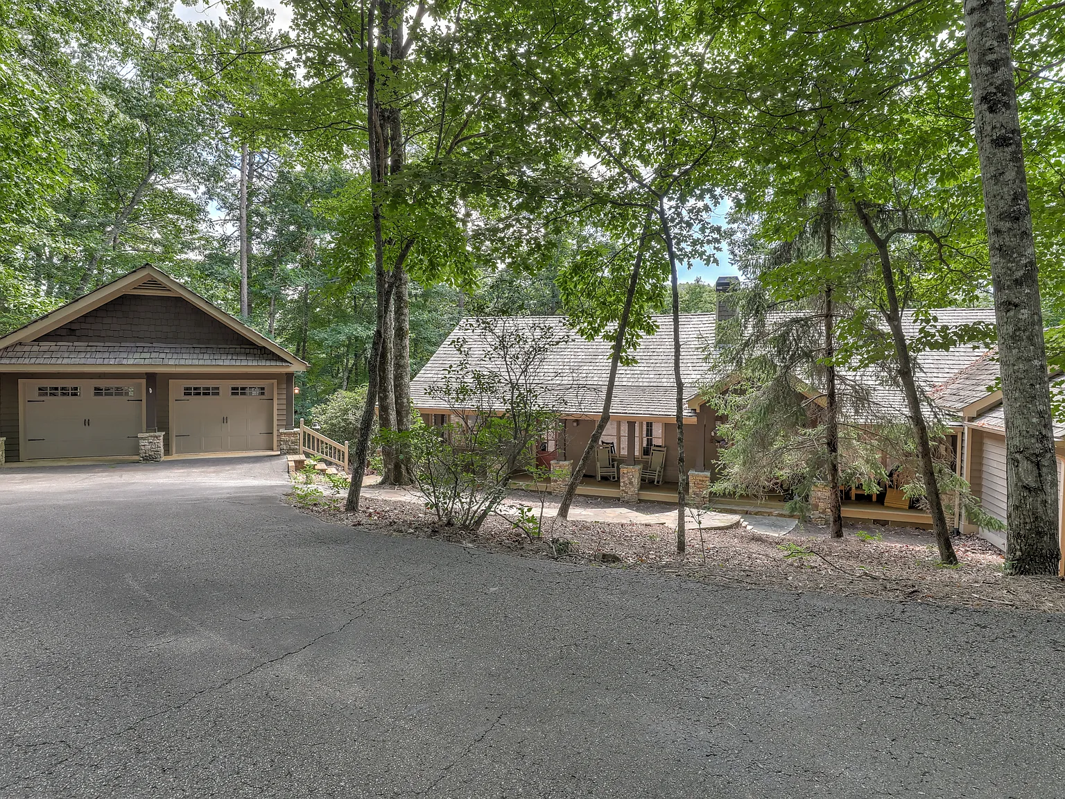 4 bed, 3.5 bath, 4300 sqft, $3,500 — Photo 4